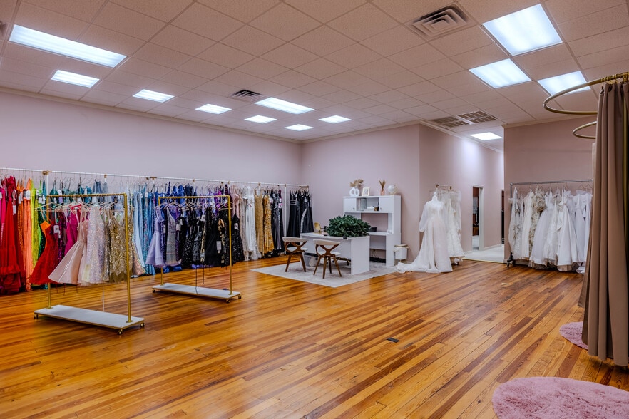 More Photos Of 245 Broad St, Rome Storefront For Sale