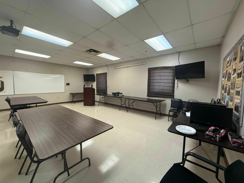 More Photos Of 406 N Avenue D, San Luis Correctional Facility For Sale