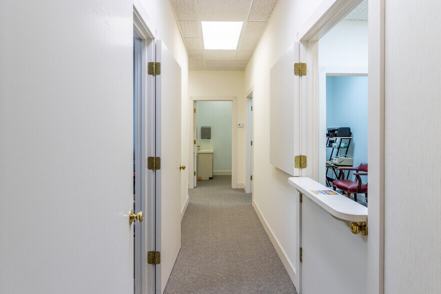 More Photos Of 1421 Ross Dr, Dalton Office For Sale