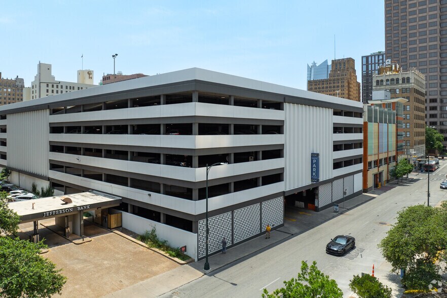 More Photos Of 711 Navarro St, San Antonio Office For Sale