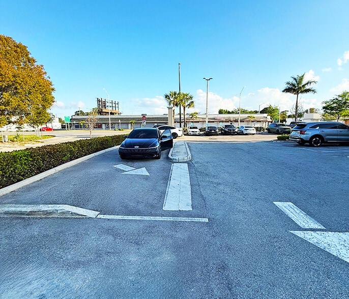 More Photos Of 2890 W Broward Blvd, Fort Lauderdale Freestanding For Lease