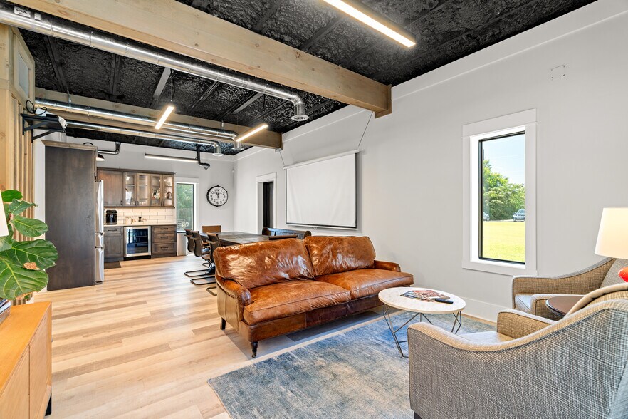 More Photos Of 6908 Office Park Cir, Knoxville Medical For Sale