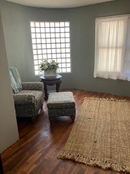 More Photos Of 202 S Hoy St, Buffalo Hotel For Sale