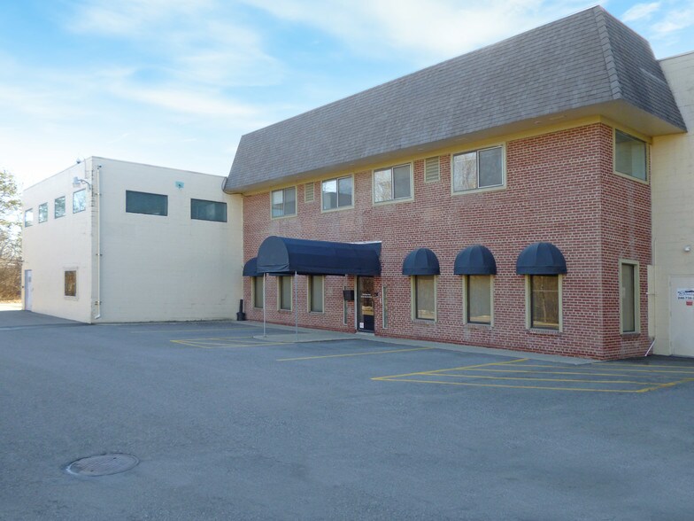 More Photos Of 2240 Greer Blvd, Sylvan Lake Warehouse For Sale