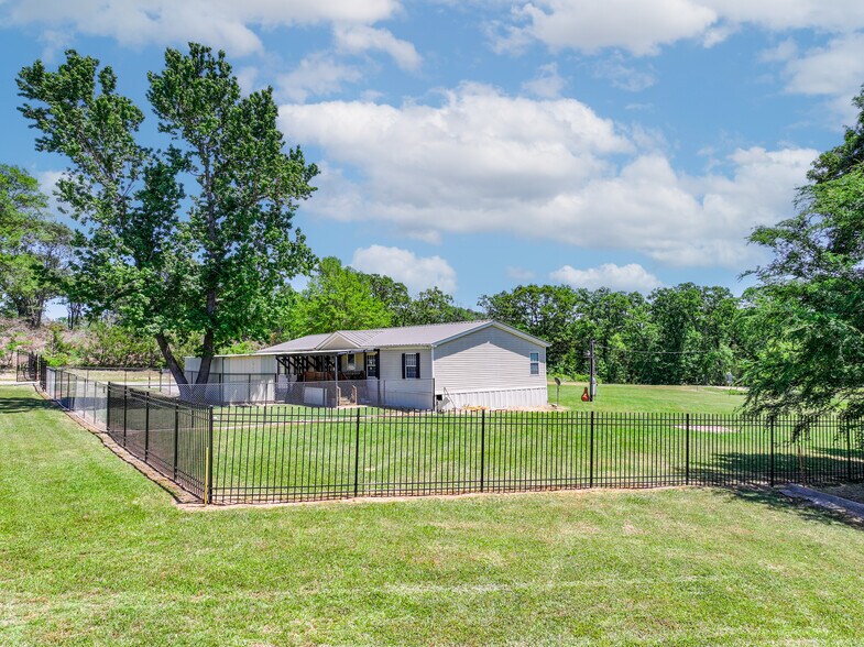 More Photos Of 20741 State Highway 155 S, Flint Light Manufacturing For Sale