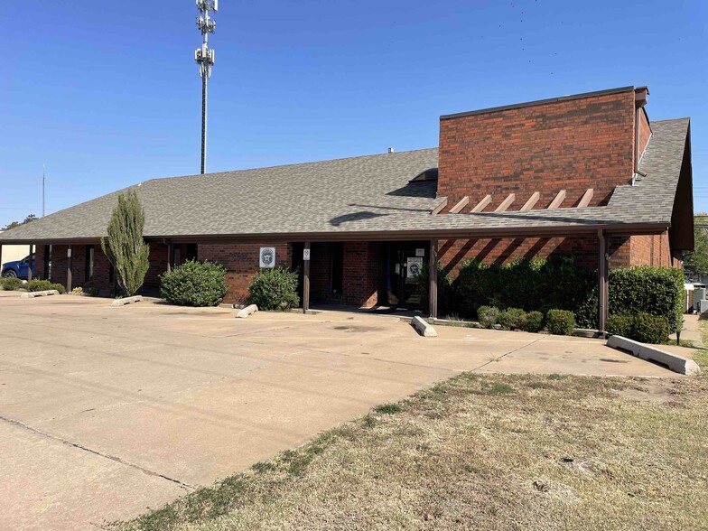 Primary Photo Of 2613 N Van Buren St, Enid Office For Lease