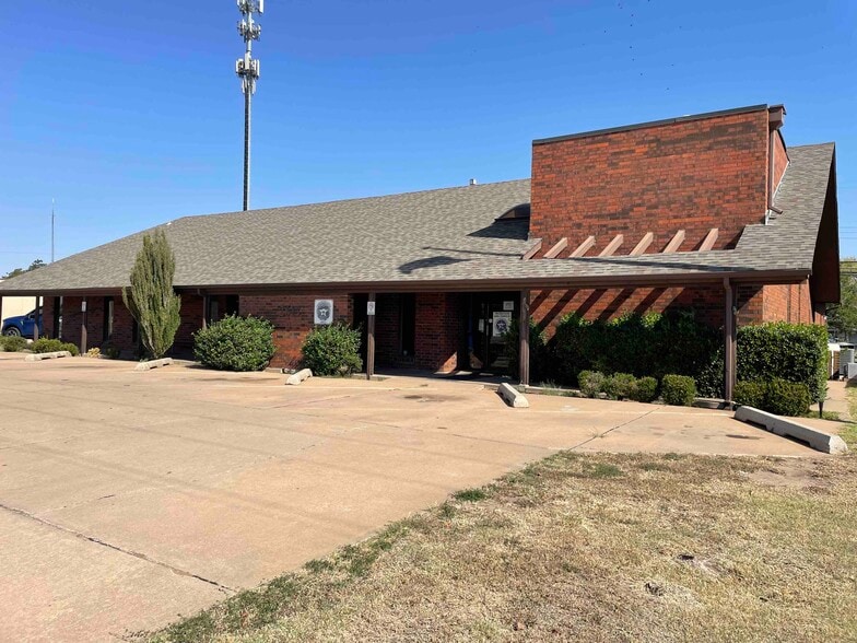 More Photos Of 2613 N Van Buren St, Enid Office For Lease