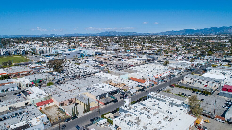 More Photos Of 5437 Satsuma Ave, North Hollywood Warehouse For Lease