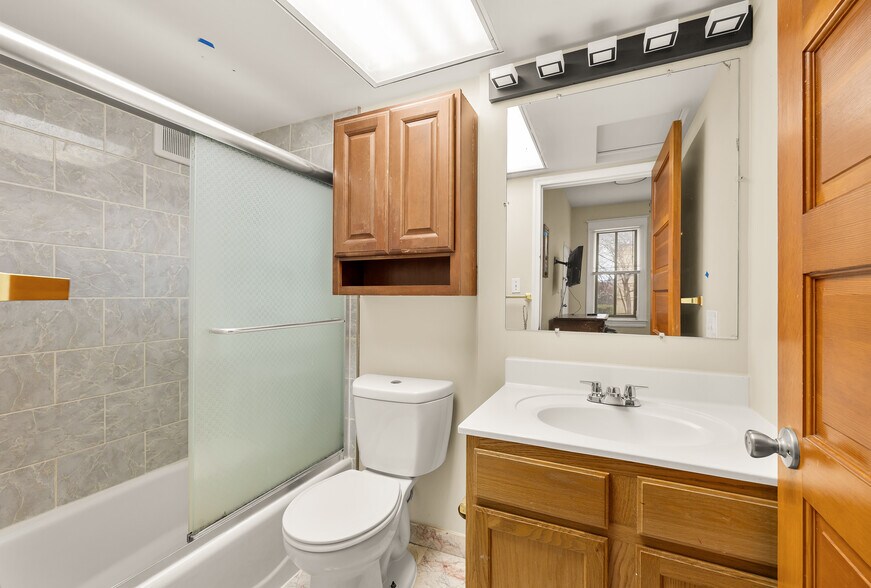 More Photos Of 500 9th St SE, Washington Apartments For Sale