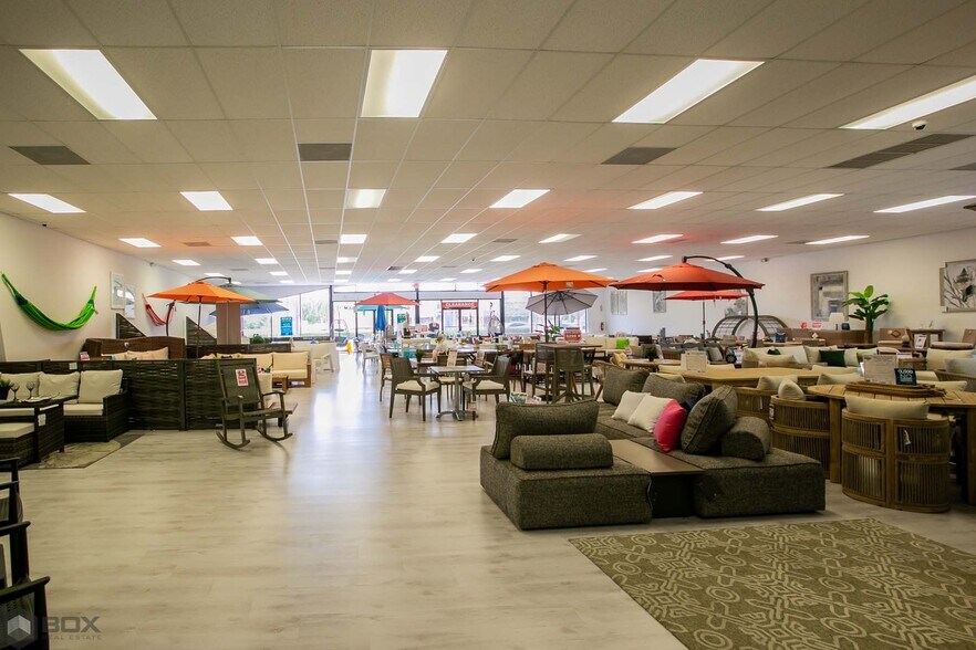 More Photos Of 2050 N University Dr, Sunrise Freestanding For Lease