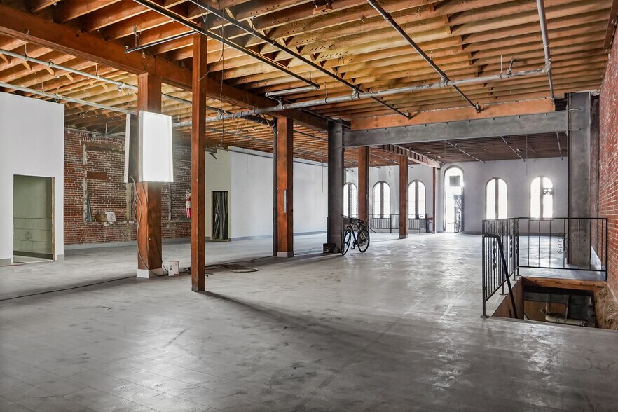 More Photos Of 3310 S Main St, Los Angeles Warehouse For Lease