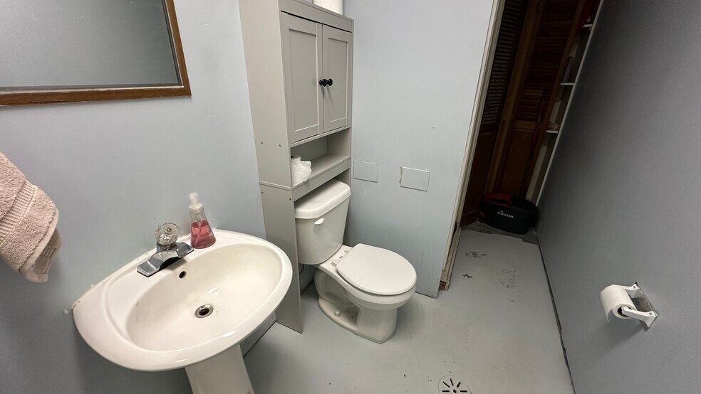 More Photos Of 27 Mccool Cres, Crossfield Warehouse For Lease