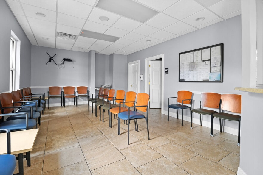 More Photos Of 803 Meyers Baker Rd, London Healthcare For Sale