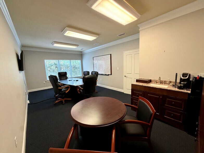 More Photos Of 1618 Mahan Center Blvd, Tallahassee Office For Sale