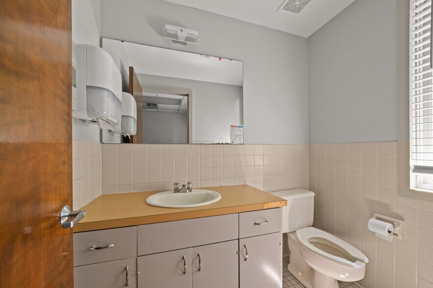 More Photos Of 2503 N Queen St, Kinston Medical For Sale