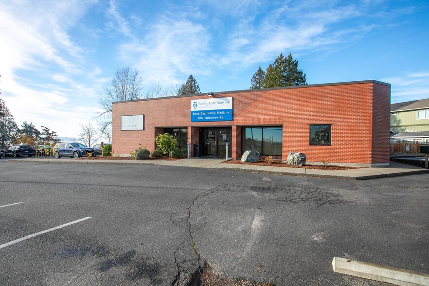 More Photos Of 8097 Harborview Rd, Blaine Office For Lease