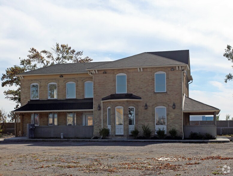 Primary Photo Of 1601 Hopkins St, Whitby Office For Lease