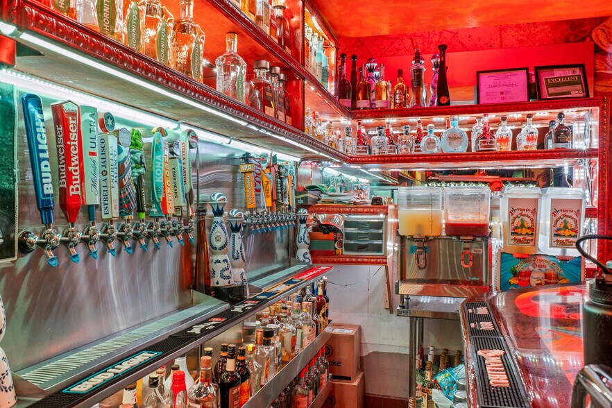 More Photos Of 1884 Arizona 95, Bullhead City General Retail For Sale