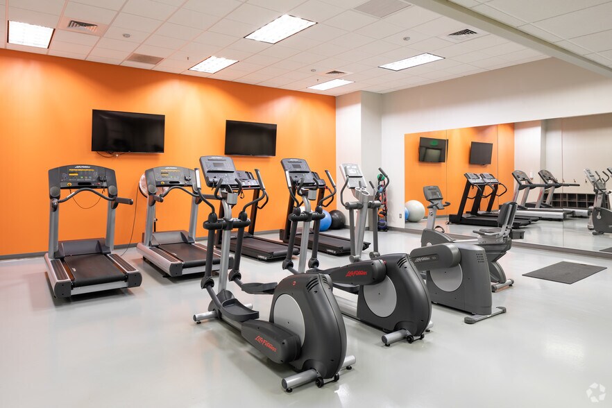 More Photos Of 300 E Lombard St, Baltimore Office Residential For Lease