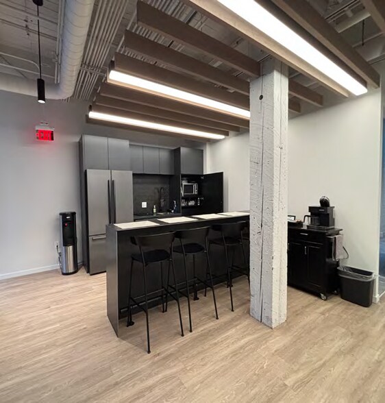 More Photos Of 2900 Detroit Ave, Cleveland Office For Lease