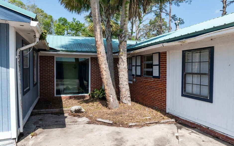 More Photos Of 7601 133rd Rd, Live Oak Assisted Living For Sale