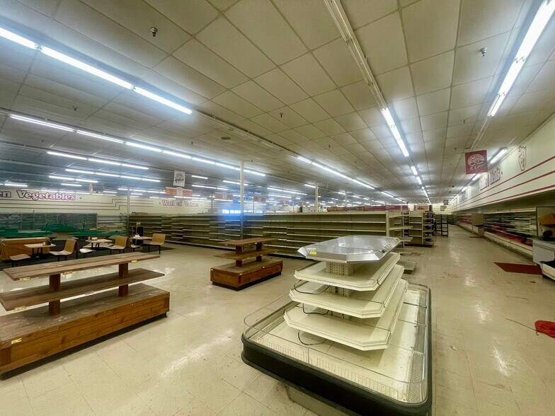 More Photos Of 1150 E Peace St, Canton Unknown For Lease