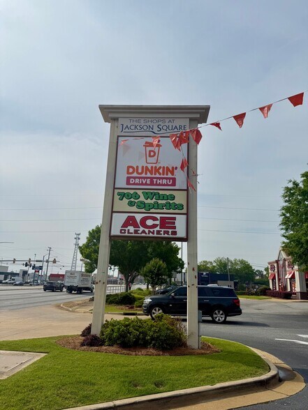 More Photos Of 1523 Veterans Pky, Columbus Unknown For Lease