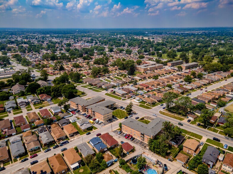 More Photos Of 1025-1049 W Vermont St, Calumet Park Apartments For Sale