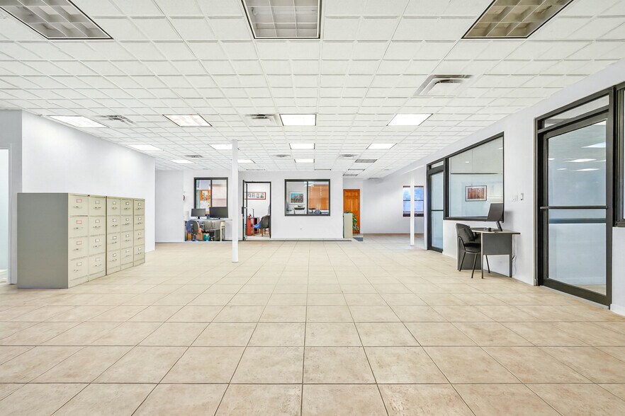 More Photos Of 4557 Bell Blvd, Bayside Medical For Lease