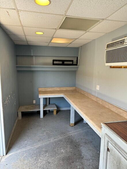 More Photos Of 3047 Terrace Ave, Naples Industrial For Sale