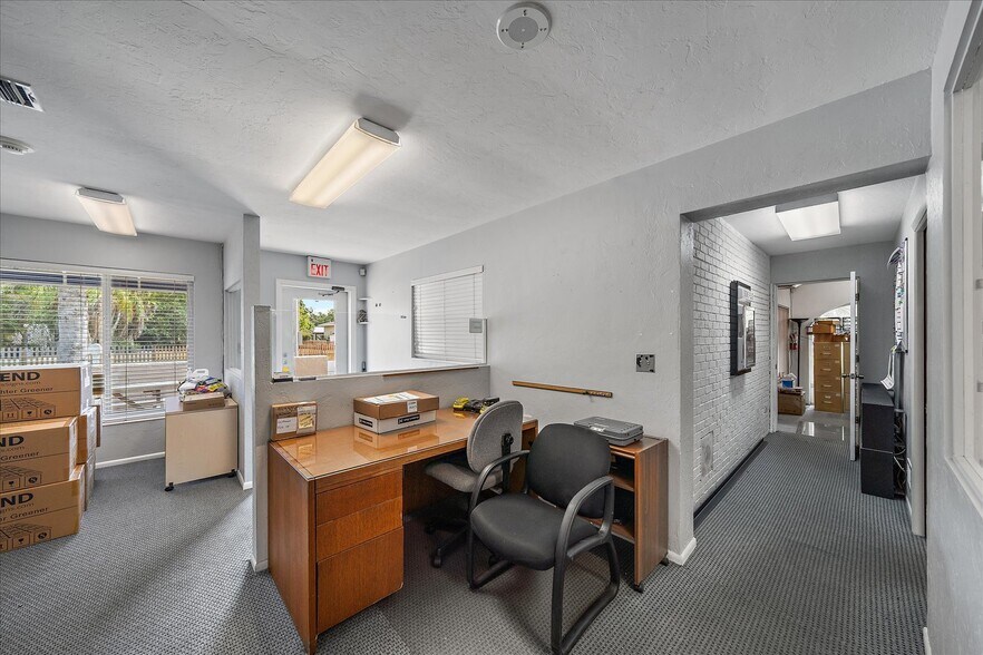 More Photos Of 4242 McIntosh Ln, Sarasota Storefront Retail Office For Sale