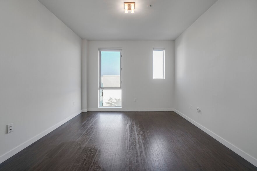 More Photos Of 525 Santa Monica Blvd, Santa Monica Apartments For Sale