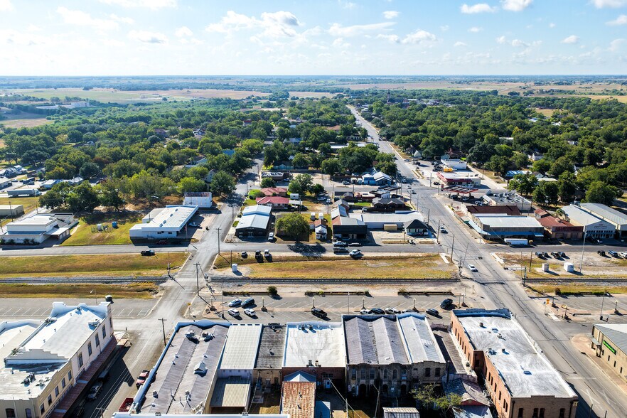 More Photos Of 111 7th St, Shiner Storefront For Sale