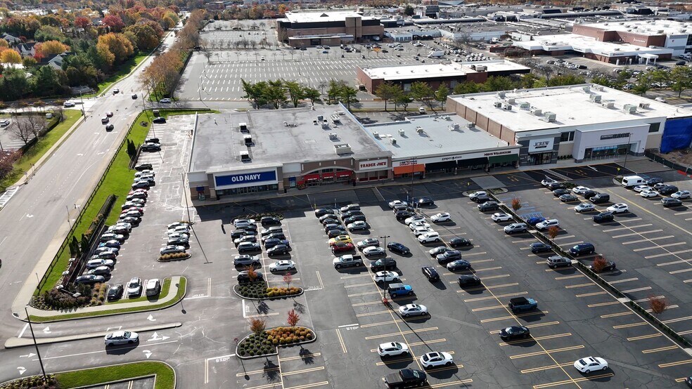 Primary Photo Of 2021-2093 Smith Haven Plz, Lake Grove Unknown For Lease