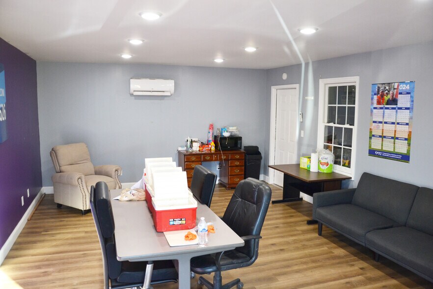 More Photos Of 2920-2926 Byington Solway Rd, Knoxville Warehouse For Lease