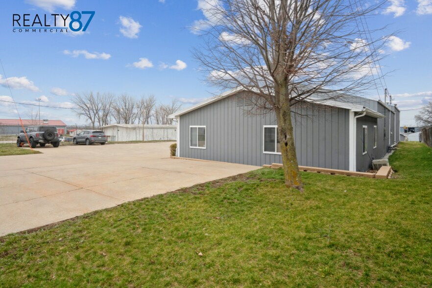 More Photos Of 1620 W Post Rd SW, Cedar Rapids Warehouse For Sale