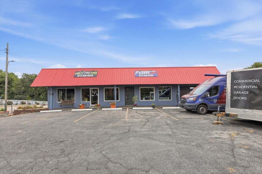 More Photos Of 7511 Leavenworth Rd, Kansas City Auto Repair For Sale