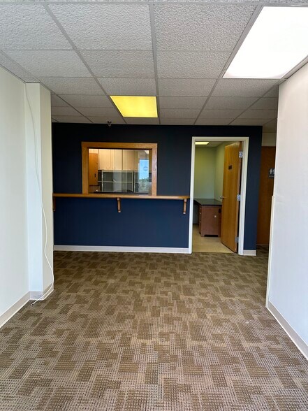 More Photos Of 133 Old Road to Nine Acre Cor, Concord Hospital For Sale