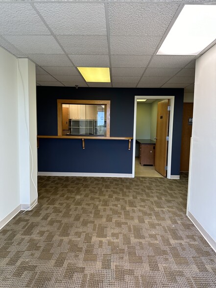 More Photos Of 133 Old Road to Nine Acre Cor, Concord Hospital For Sale