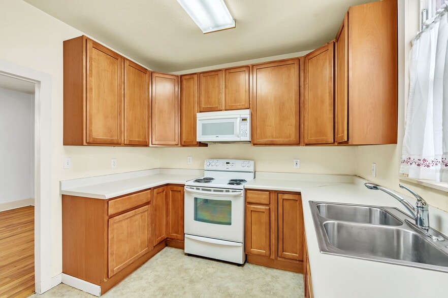 More Photos Of 2025-2027 W Colorado Ave, Colorado Springs Freestanding For Sale