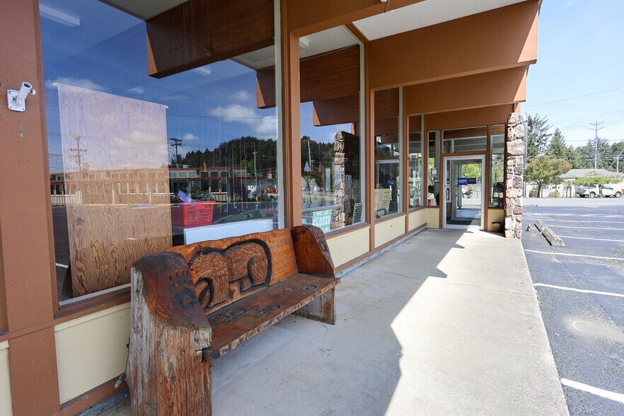 More Photos Of 2133 Winchester ave, Reedsport Freestanding For Sale