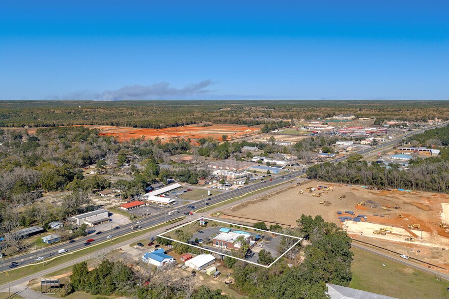 More Photos Of 1025 Industrial Dr, Crestview General Retail For Sale