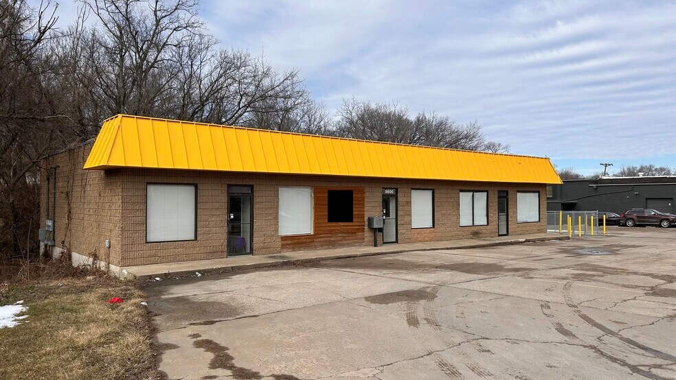 Primary Photo Of 5600 Raytown Rd, Raytown Office For Sale