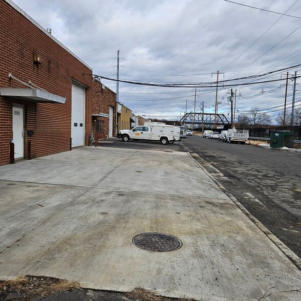 More Photos Of 1015 Pennsylvania Ave, Linden Manufacturing For Sale