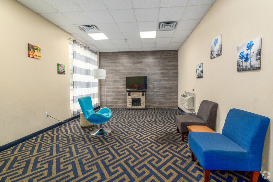 More Photos Of 710 Market St, Cheraw Hotel For Sale