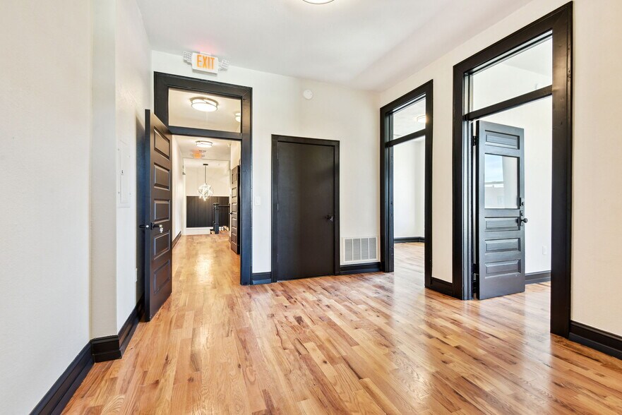 More Photos Of 5 N Park St, Sapulpa Storefront For Lease