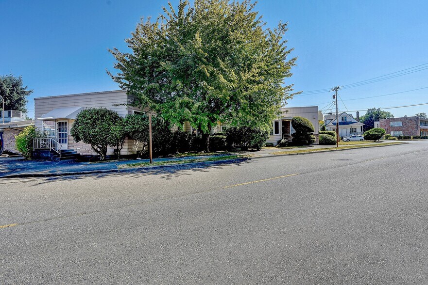 More Photos Of 920 N 1st St, Renton Medical For Sale