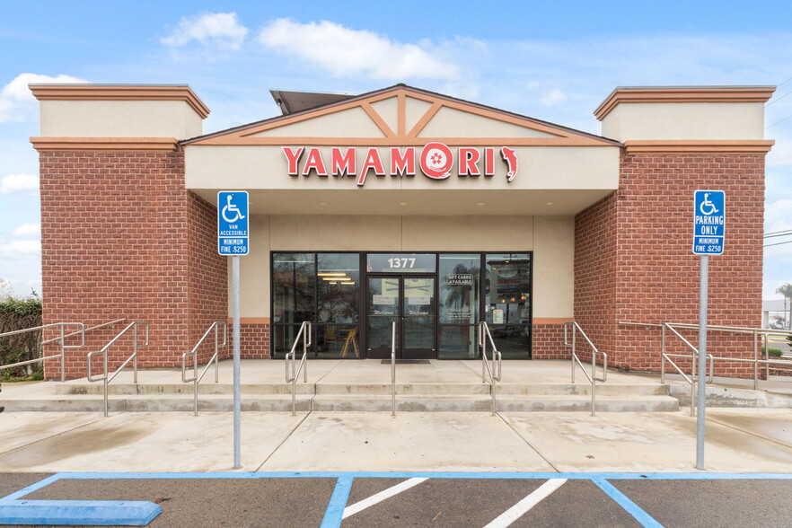 Primary Photo Of 1377 W El Monte Way, Dinuba Restaurant For Lease