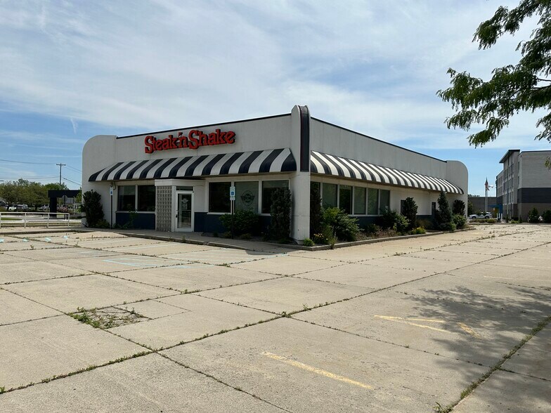 More Photos Of 4550 28th St SE, Grand Rapids General Retail For Sale