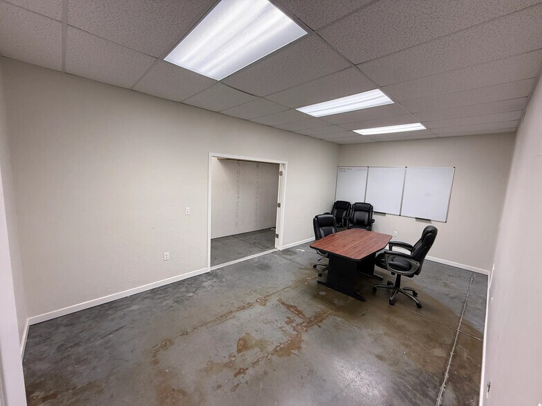 More Photos Of 7065 NW 22nd St, Gainesville Warehouse For Lease